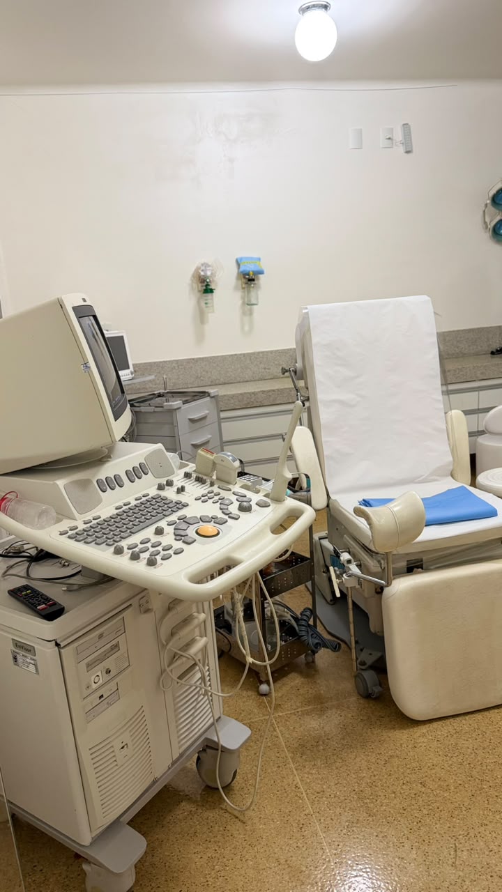 Sala de exame de ultrassom da Clínica Fértil