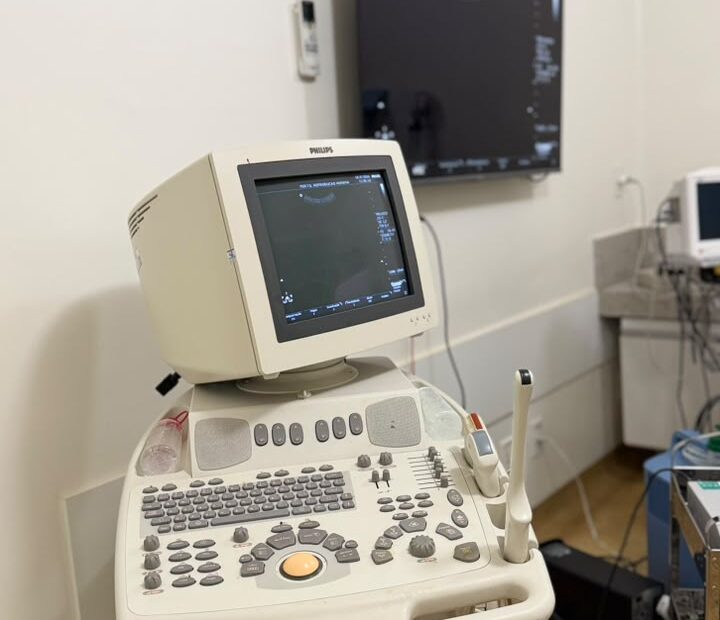 Aparelho de ultrassom da Fértil Reprodução Humana