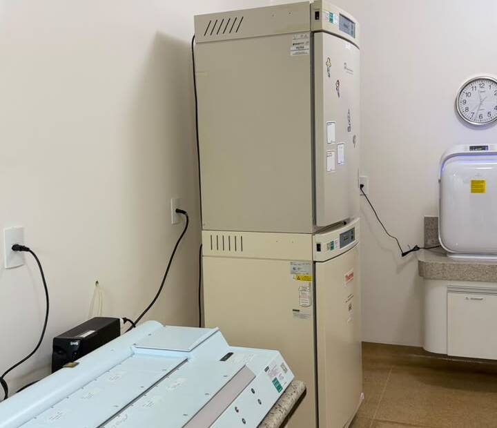 embriologia na fiv: Incubadoras e estação de trabalho do laboratório de embriologia da Fértil