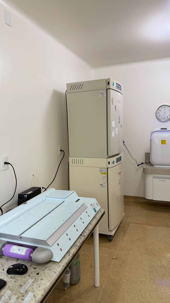 Incubadoras com tecnologia time-lapse no laboratório de embriologia da Fértil Reprodução Humana